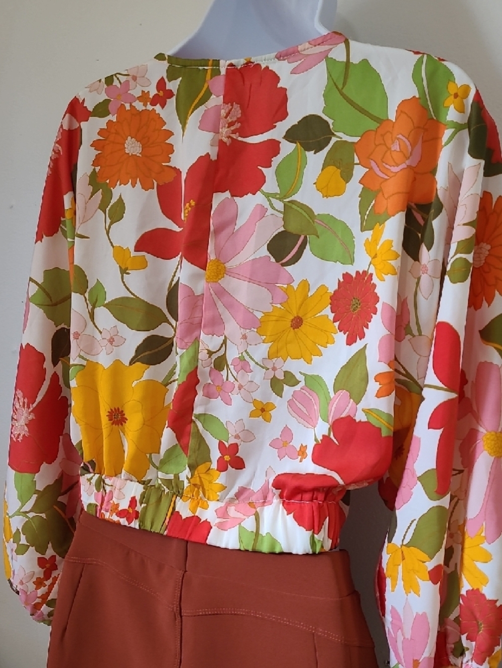 Lush Multi Floral Tie-Front V-Neck Crop Top - Picture 5 of 10